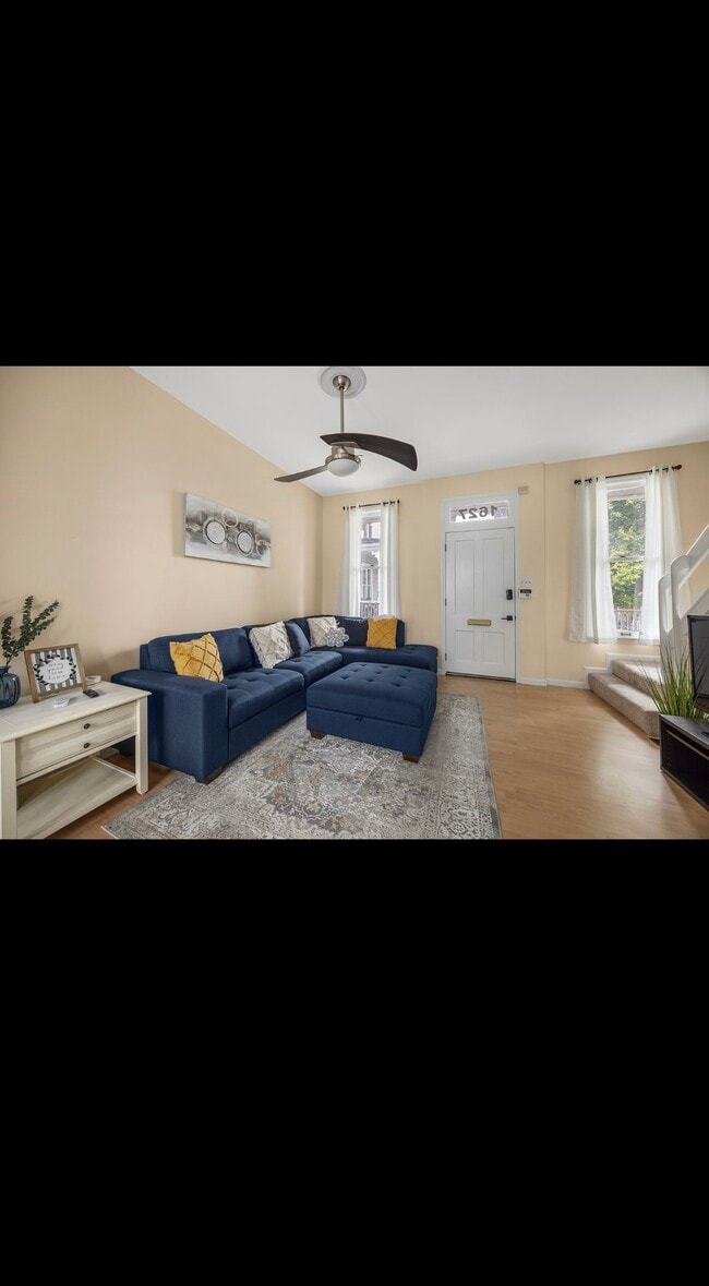 Photo - 1627 Dolman St