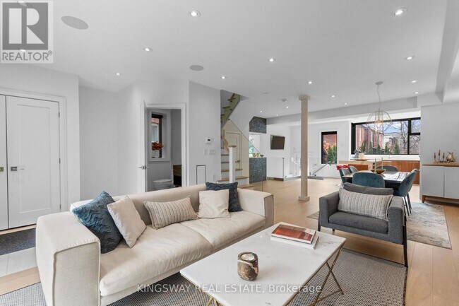 Photo - 770 Palmerston Ave