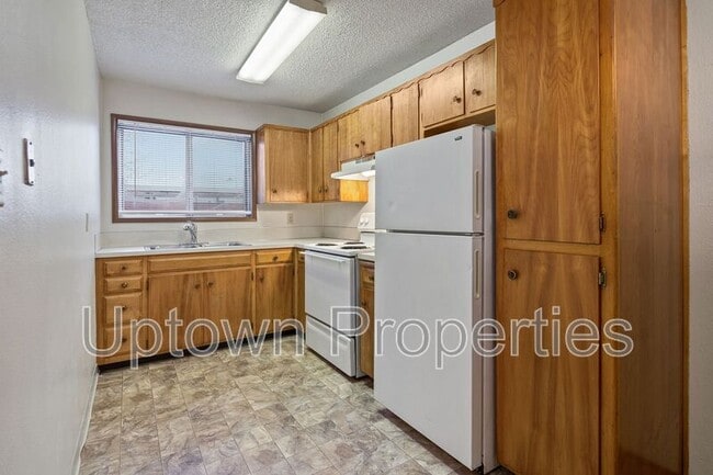 Building Photo - 8061 NE Flanders St Rental