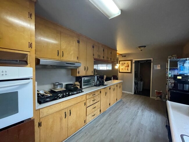 Photo - 1121 W Churchill St