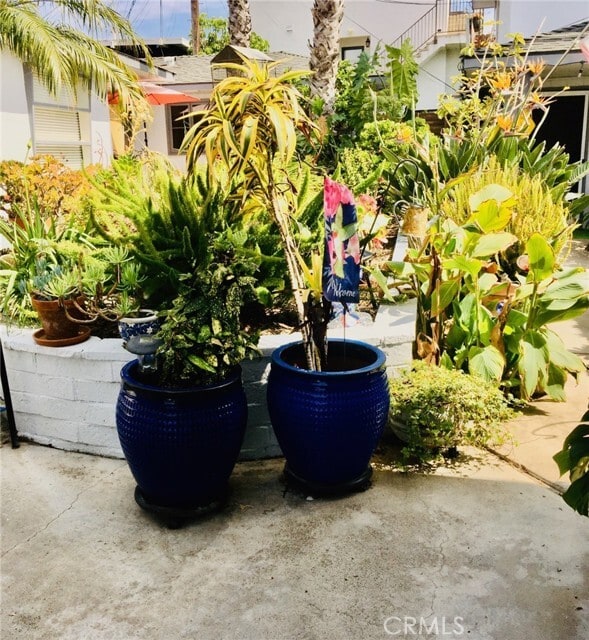 Building Photo - 225 Avenida Santa Barbara