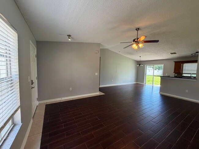 Photo - 111 Newham Way