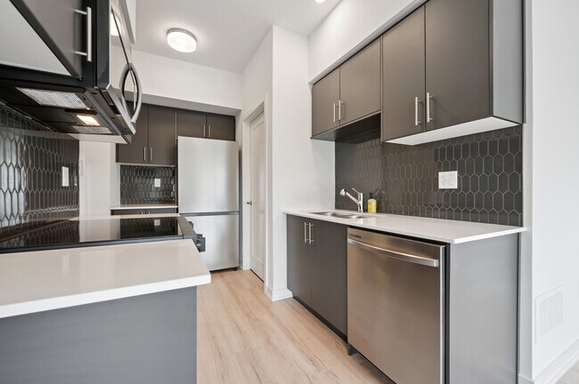 940 St David St N