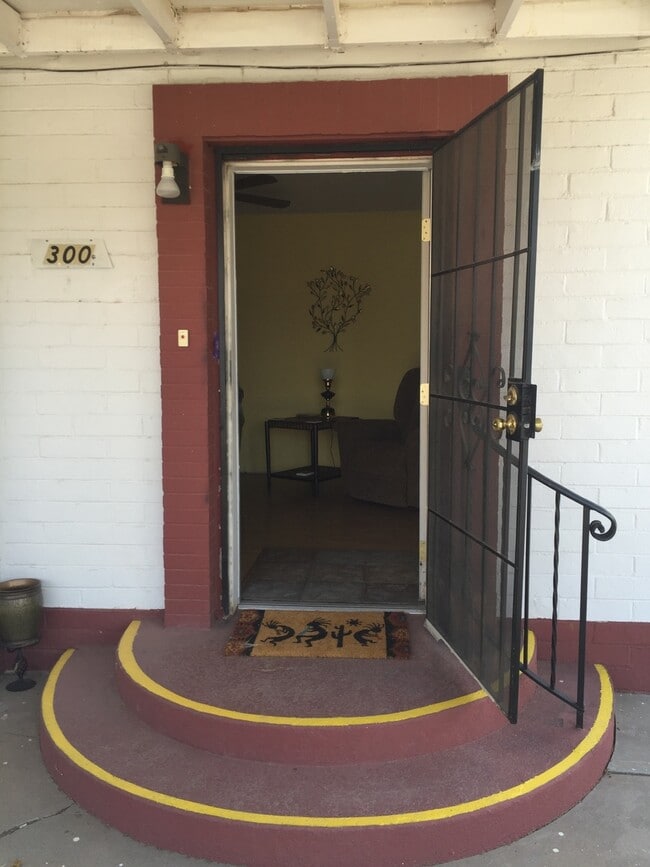 Photo - 300 S Iron St Unit House