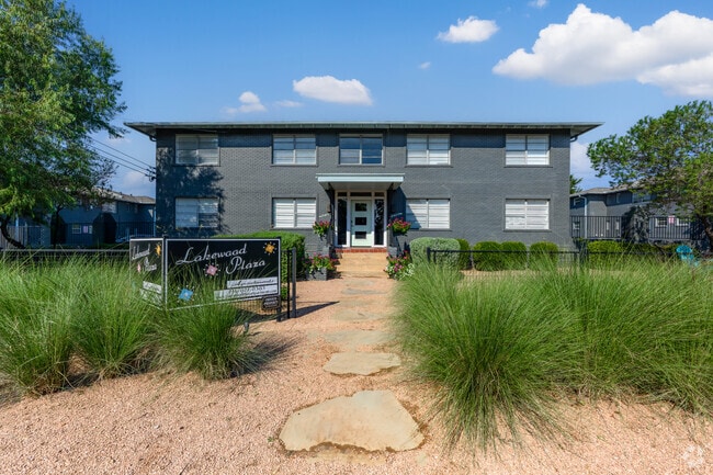 Lakewood Plaza Apartments