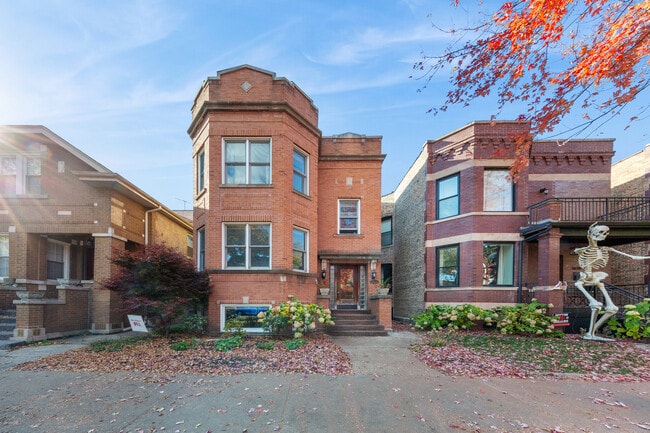 Building Photo - 3636 N Claremont Ave