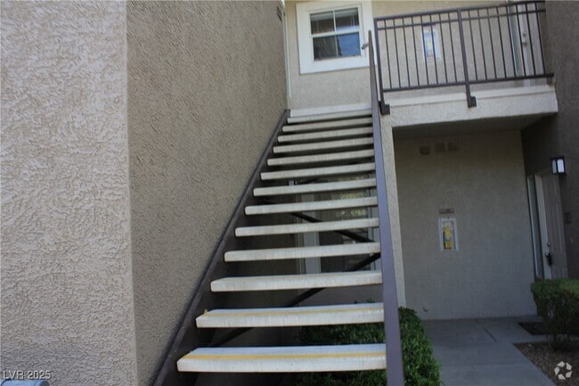 Building Photo - 2325 Windmill Pkwy Unit 222 Rental