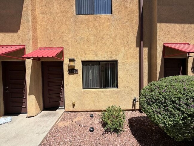 Building Photo - 1741 E Hedrick Dr