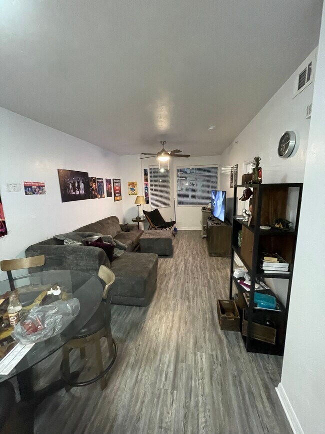 Family Room - 111 NW 15th Ter Apartments Unit 34E