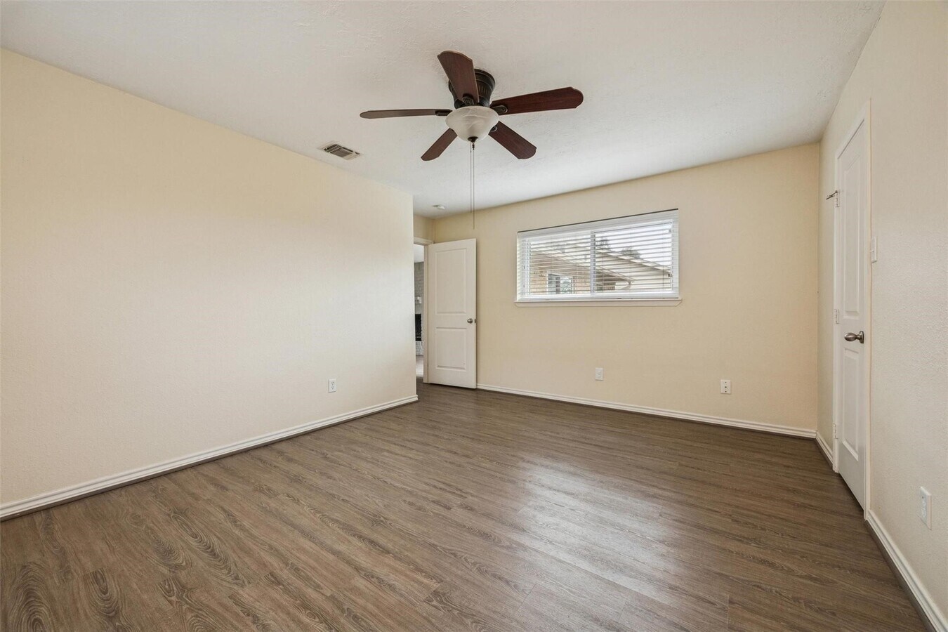 Photo - 103 Brigadoon Ln