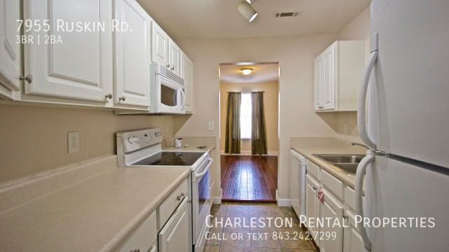 Photo - 7955 Ruskin Rd