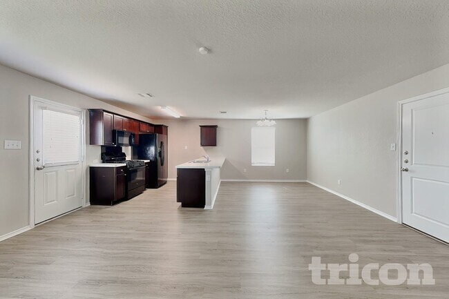 5202 Everett Loop