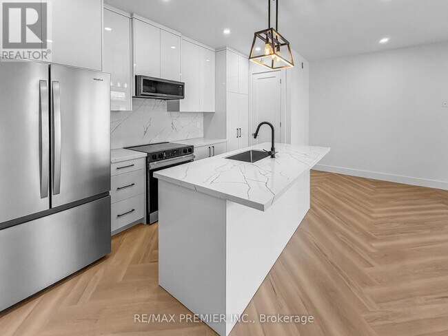 Photo - 757 Dufferin St