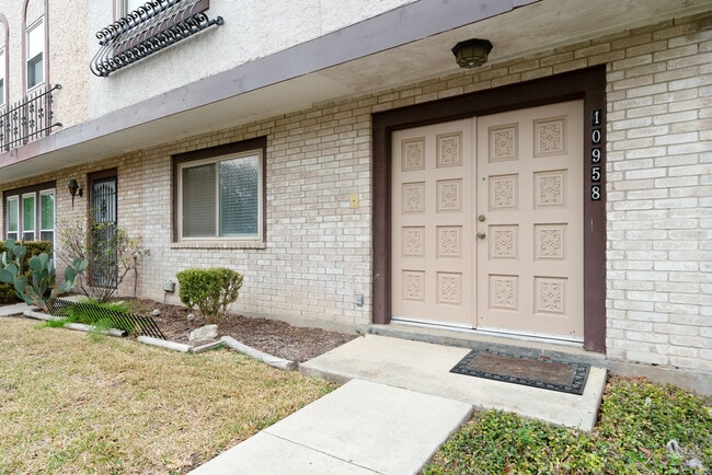 Photo - 10958 Crown Park