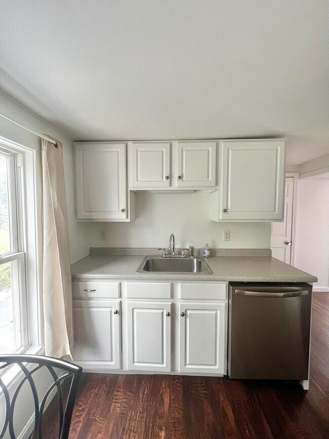 Photo - 394 Main St Unidad 394B Main St