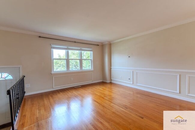 Photo - 945 Stormont Cir
