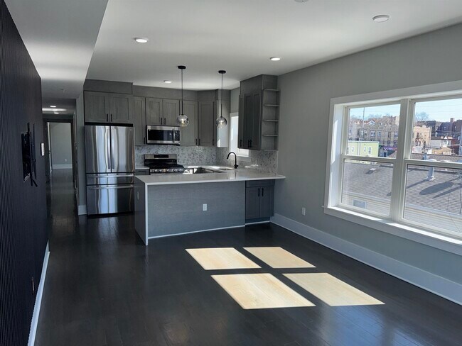 Photo - 76 Corbin Ave Unidad 4