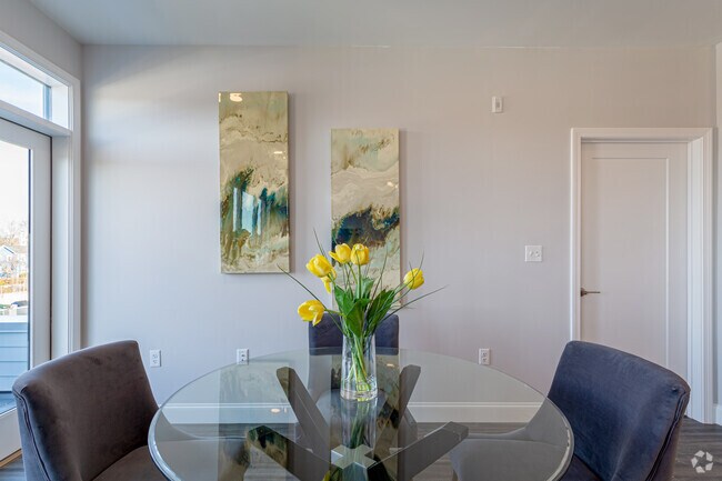 2 BR 2 Bath - Dining Area - Rise475