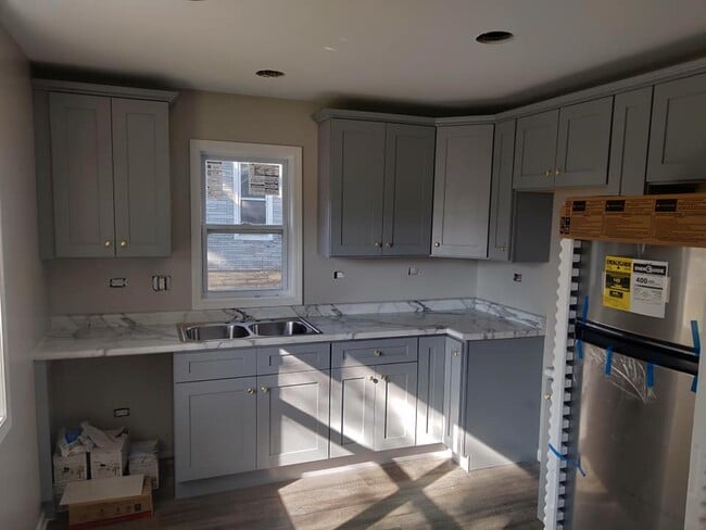 Photo - 545 E Division St