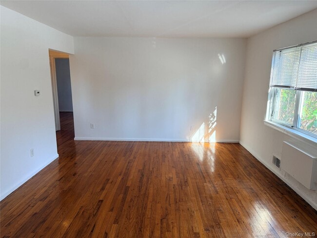 Photo - 86 McLoughlin St Unit B