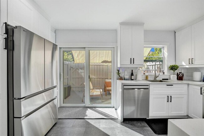 Photo - 120 NE 20th Ct