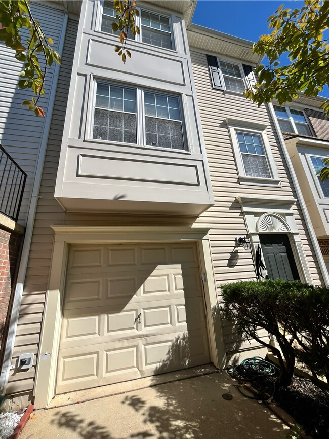 Front exterior - 432 Lilac Ter NE Townhome