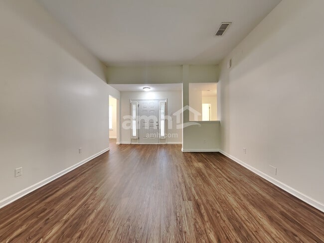 Photo - 587 Arborwood Dr