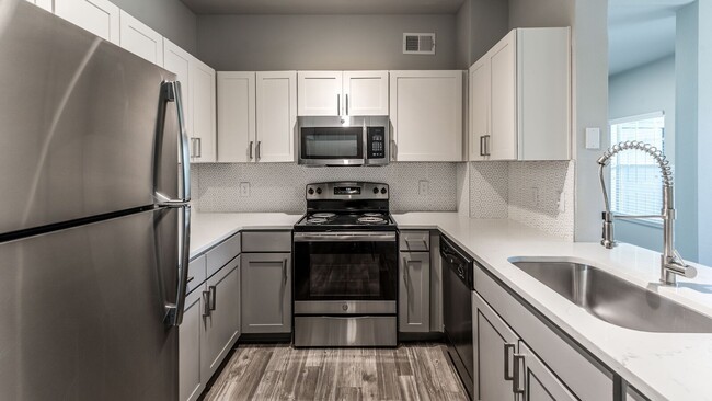 Building Photo - Available Now – Modern Apartment for Rent Unit ALX