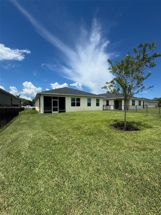 Photo - 6712 Cloverdale Ave