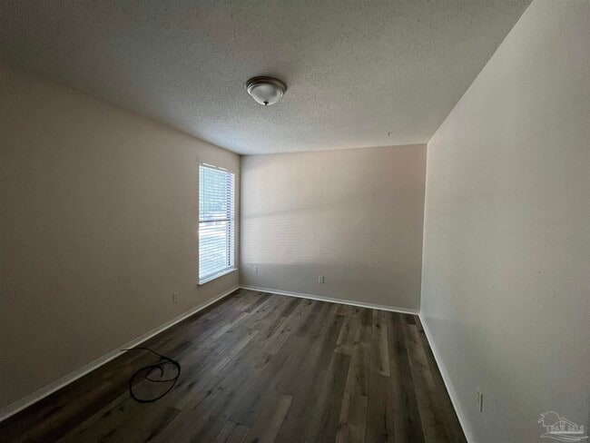 Photo - 410 Deborah Ln