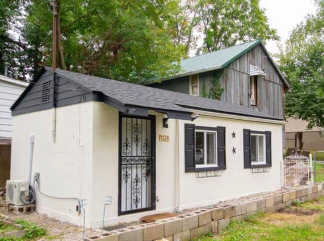 Building Photo - 1142 E Kentucky St