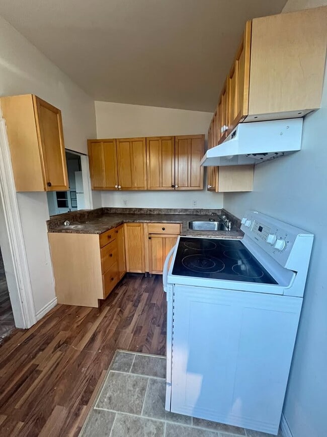 Building Photo - 167 Dupuis St Unit 3