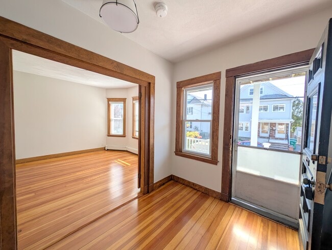 Building Photo - 29 Frederick Ave Unit 1