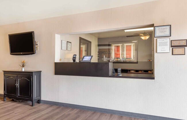 Furnished Studio-Wichita - East