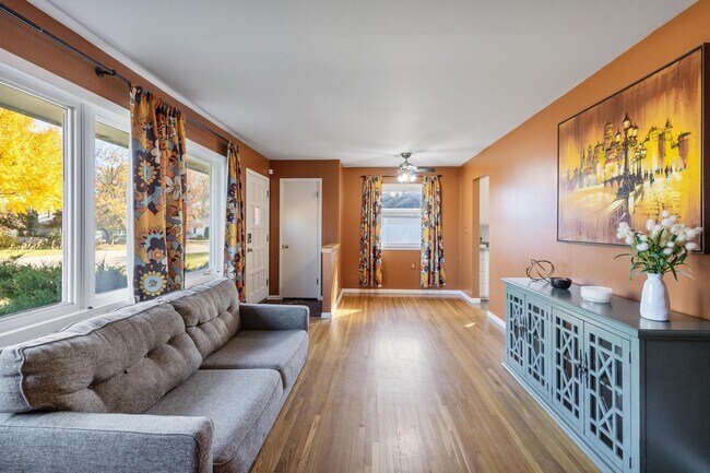 Photo - 5800 Moore Lake Dr W