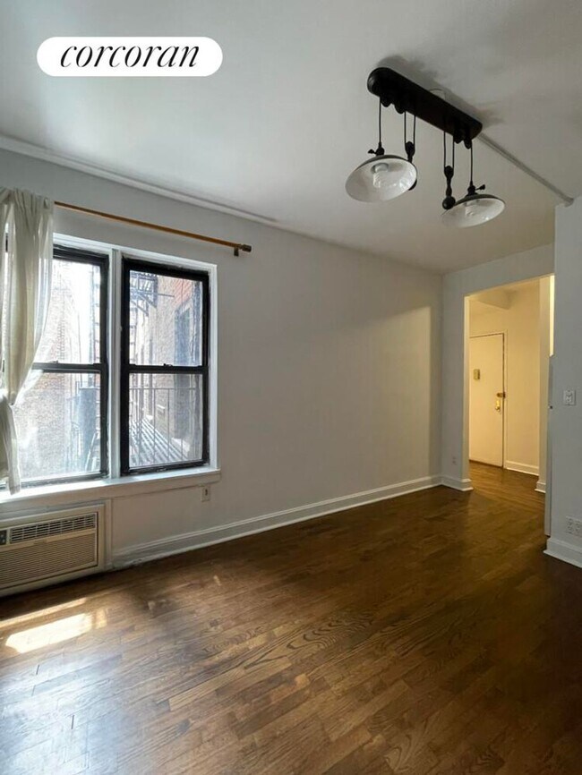 Photo - 4 W 101st St