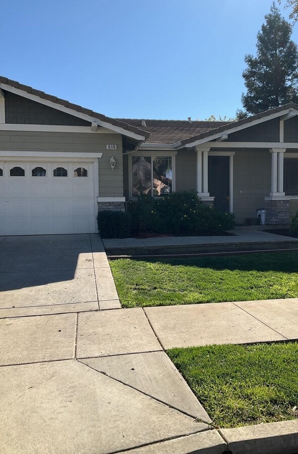 Photo - 516 Coconut Pl