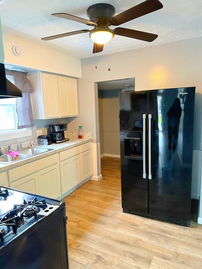 Photo - 1304 Kellogg Ave