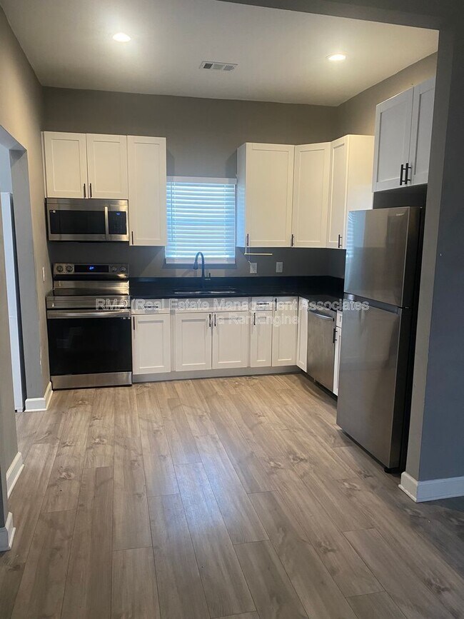 Photo - 609 N Hill St