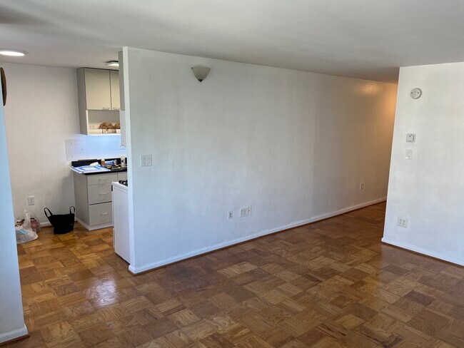 Main Room-Entrance