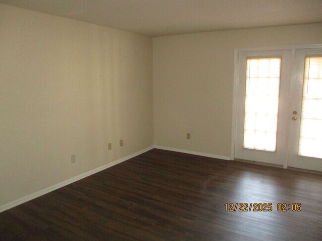 Photo - 2110 Lennox St