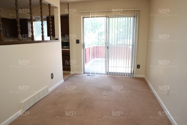 Photo - 447 W Swallow Rd