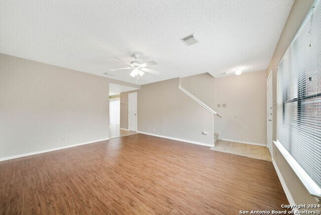Photo - 3 Bedrooms 2.5 Bathroom located in Kenton ...