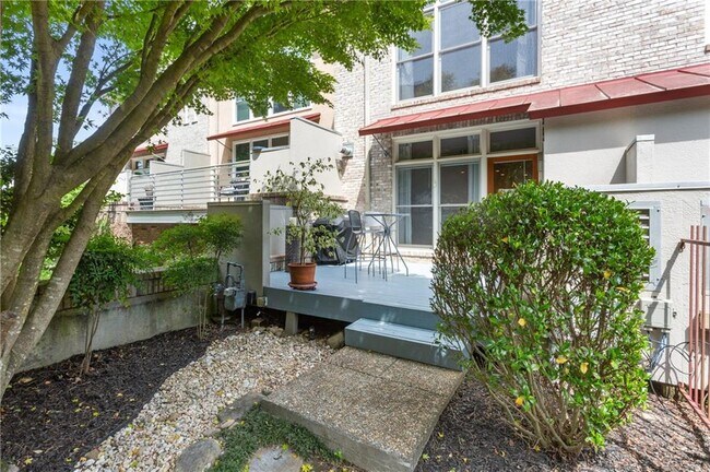 Photo - 1350 Fernwood Cir NE