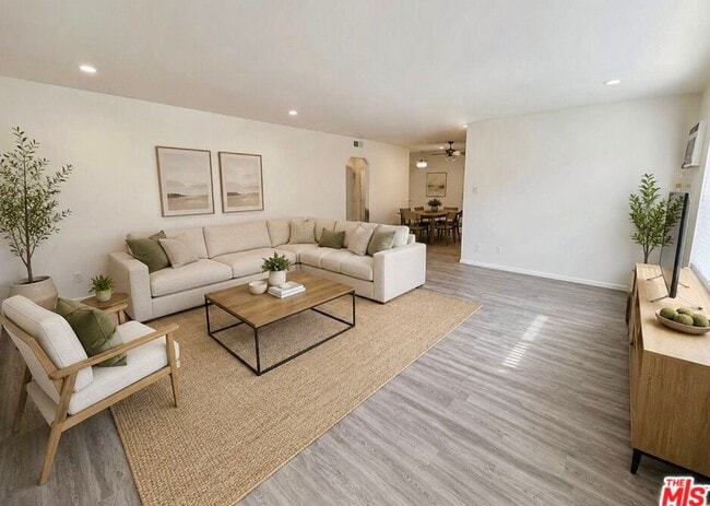 Photo - 815 S Sherbourne Dr Unit 3