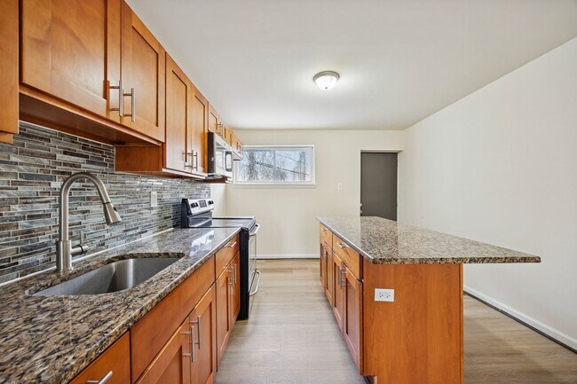 Photo - 5725 Race St