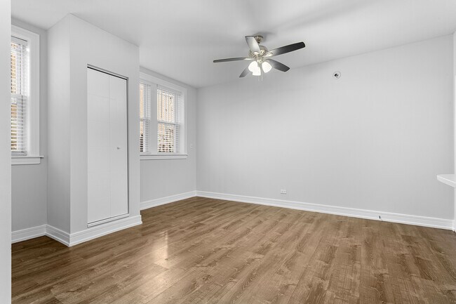 Photo - 1521 W Sherwin Ave Unit 105