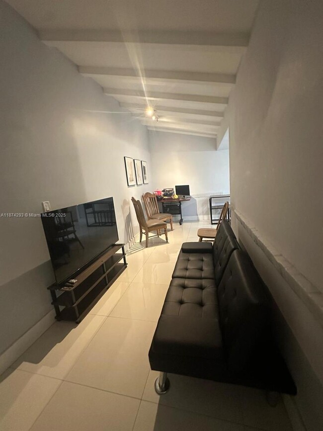 Photo - 324 SW 23rd Ave Unit 2