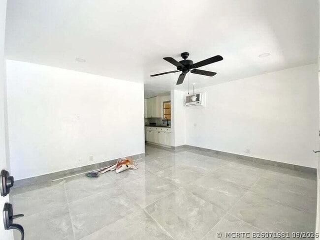 Photo - 660 NE 34th Ct