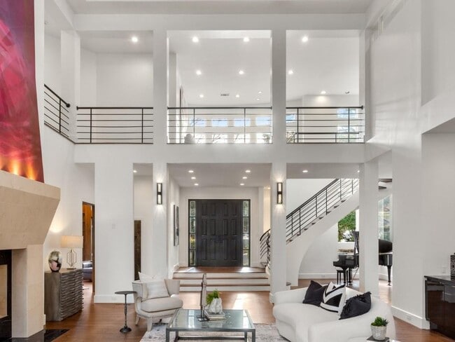 Photo - 35 Robin Hood Rd NE